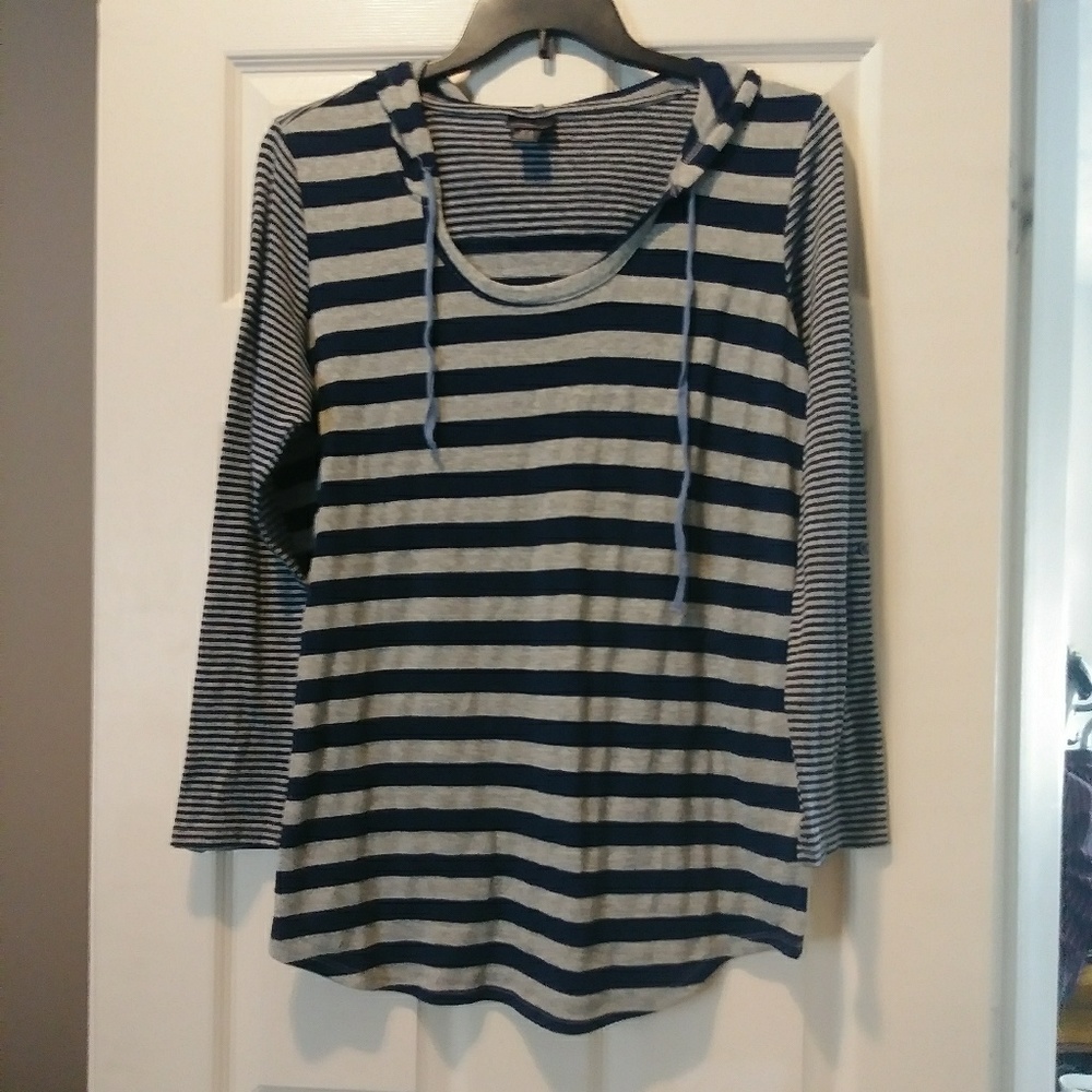 Oh baby by motherhood sweater (L)